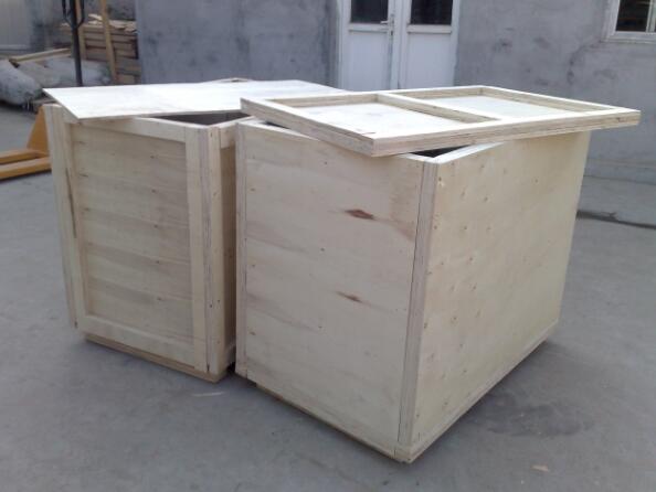 客户订购大型设备木包装箱投入使用中