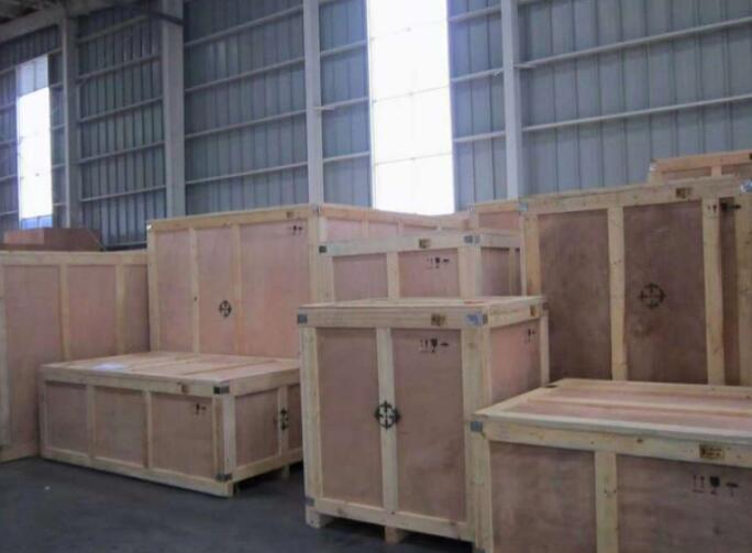 我司大型设备木包装箱应用于精密仪器的运输