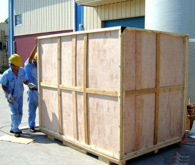 城阳客户订购大型设备木包装箱准备发货